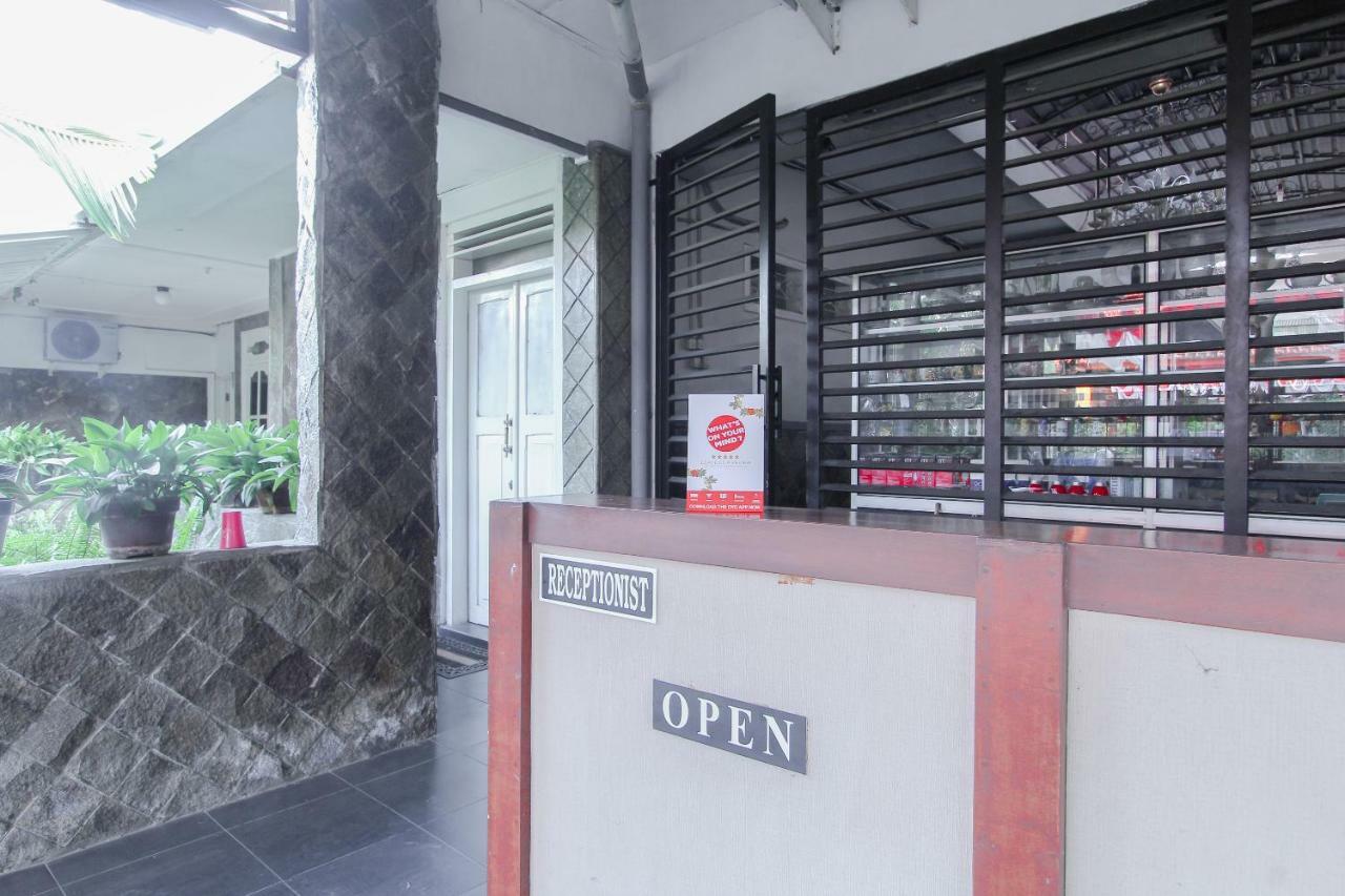 Oyo 1361 Singosari Family Residence Banyuwangi  Exteriör bild