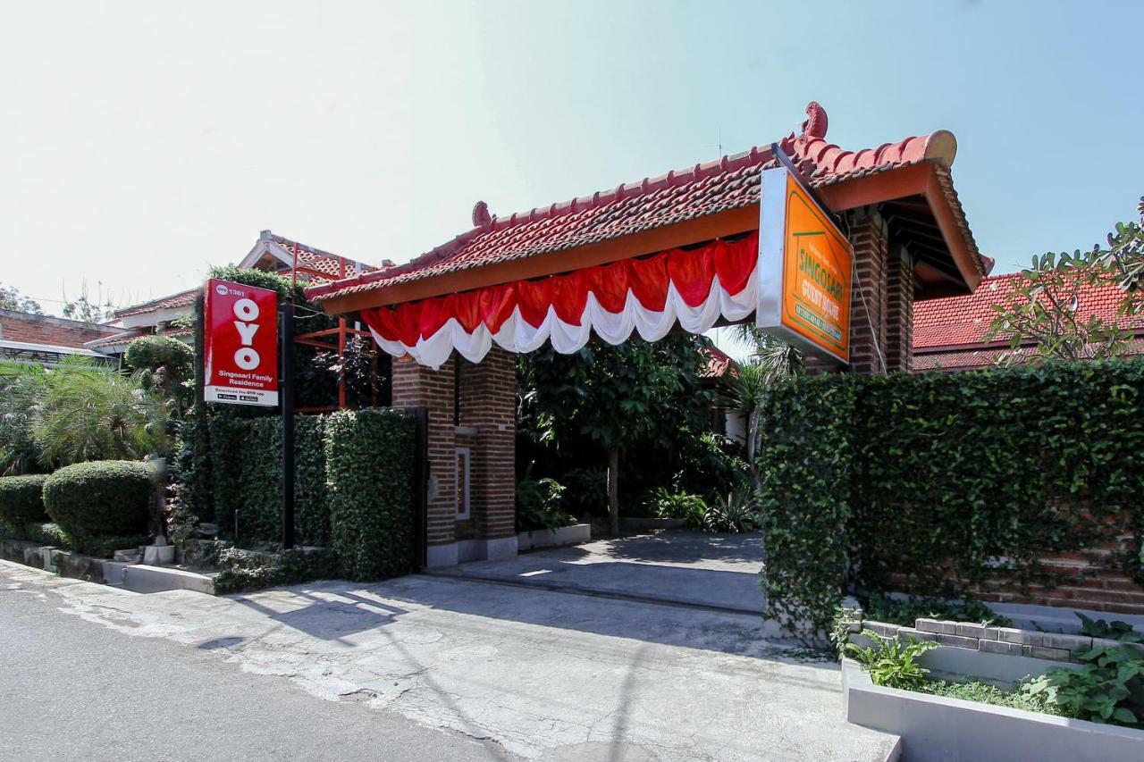 Oyo 1361 Singosari Family Residence Banyuwangi  Exteriör bild